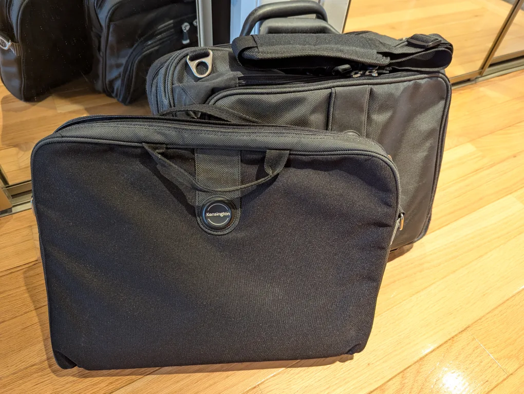 Kensington 17 inch laptop bag image indicator(7)
