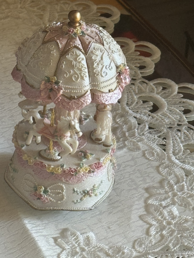 Carousel Musical Figurine - photo 4