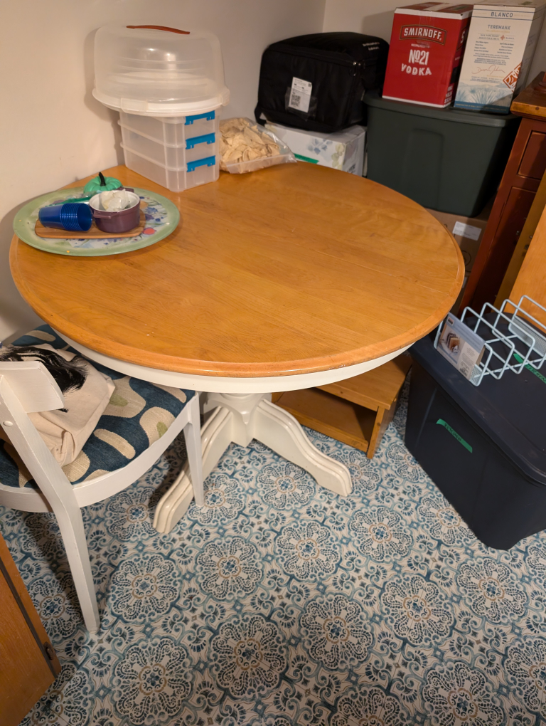 solid oak dining table, expandable