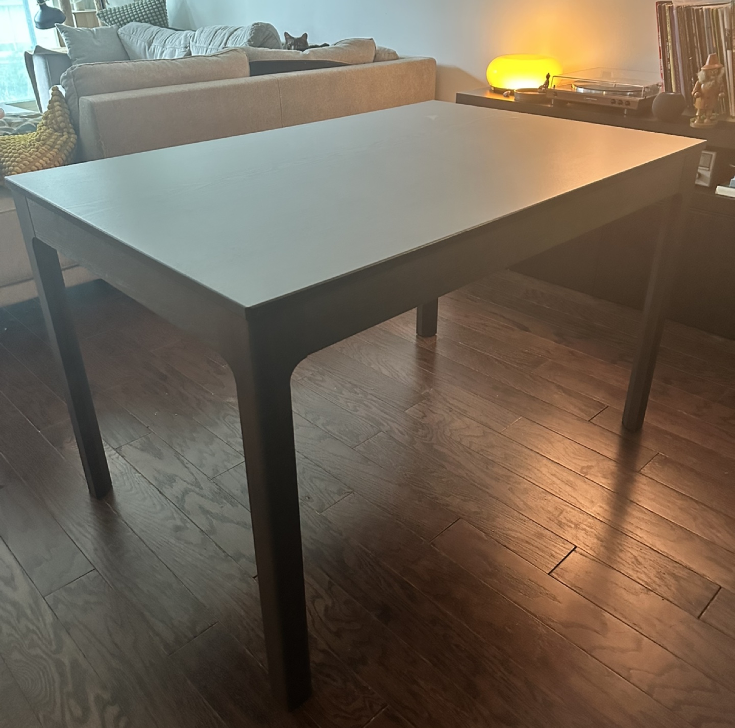 Extendable wood dinning Table