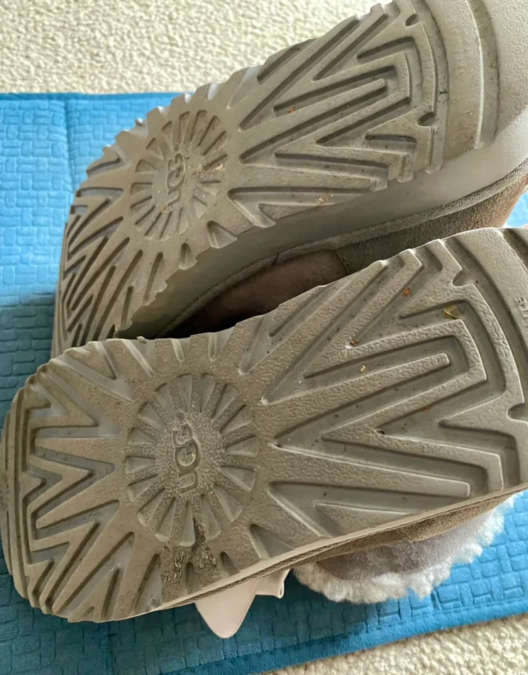 Uggs Gita Bow Boots image indicator(7)