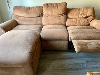 La-Z-Boy Recliner Sectional - photo 2