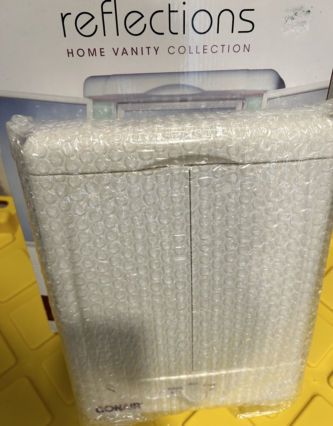 NEW Conair Trifold Vanity Mirror with 4 Light Settings - photo 2