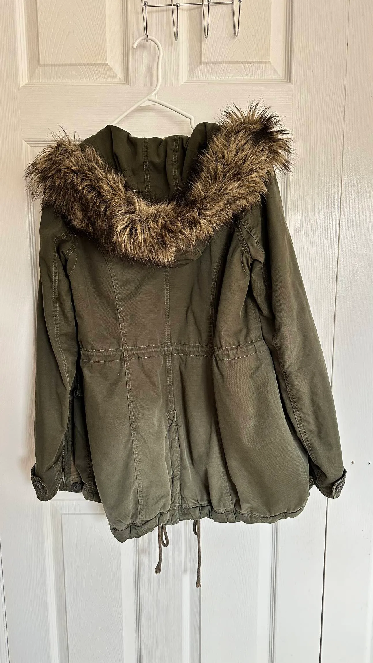 Hollister jacket image indicator(2)