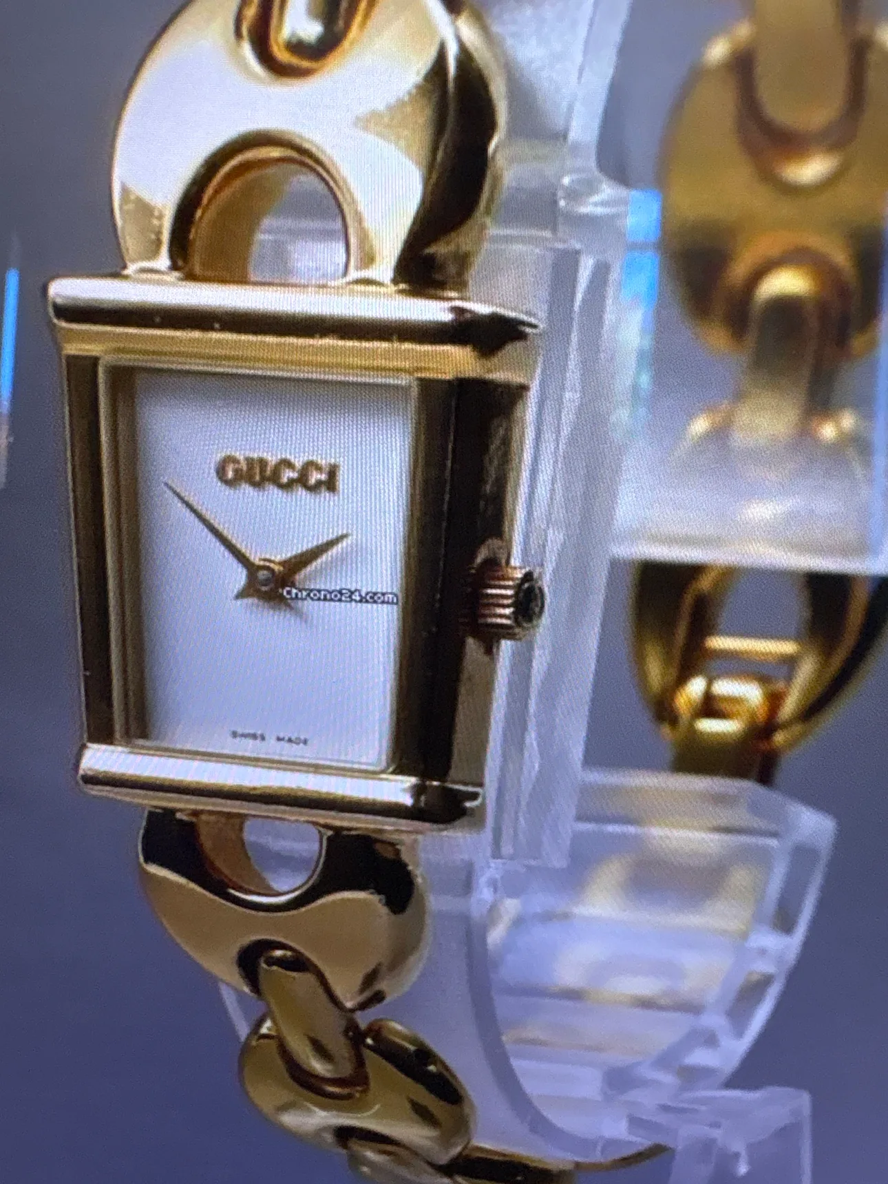 100% authentic Gucci Watch , red , black,gold quartz image indicator(6)