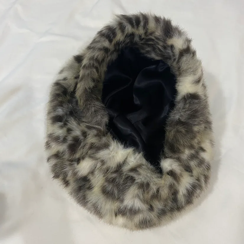 Leopard Print Faux Fur Hat image indicator(4)