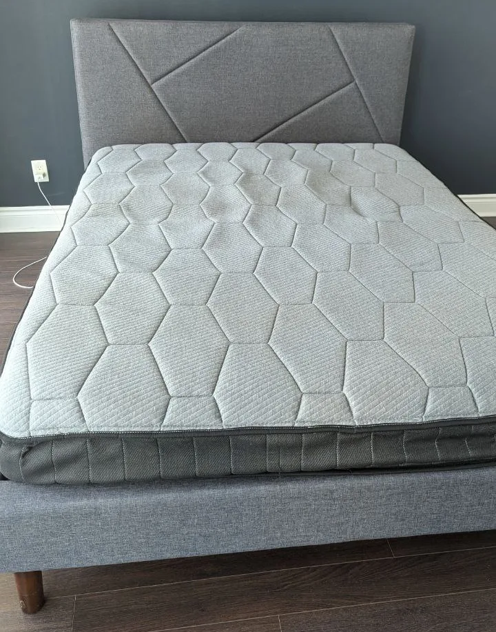 Queen Hybrid Mattress (Moving Sale) thumbnail