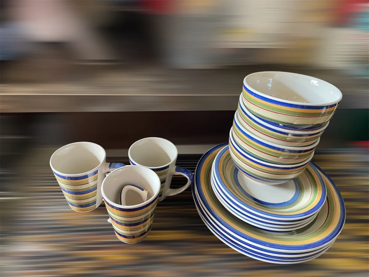Moda Dinnerware Set thumbnail