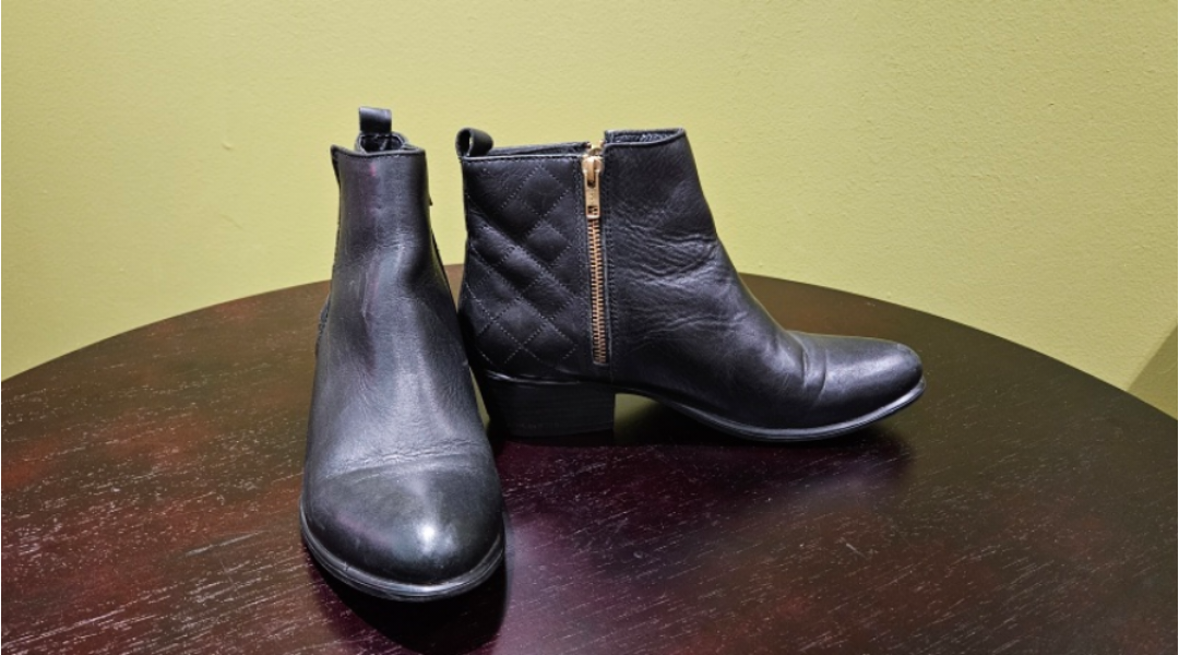 Steve Madden Black Leather Ankle Boots - Size 9