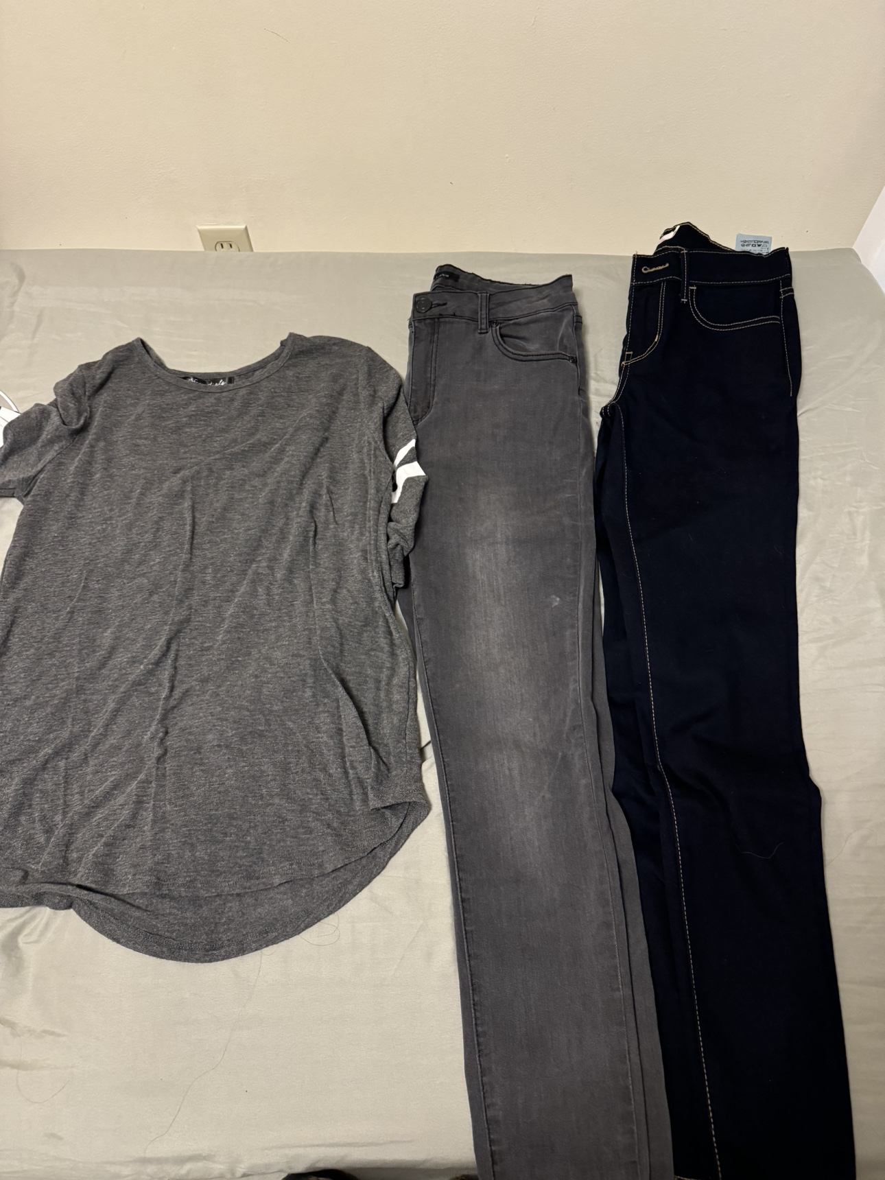 3 Piece Women's Clothing Bundle - photo 2