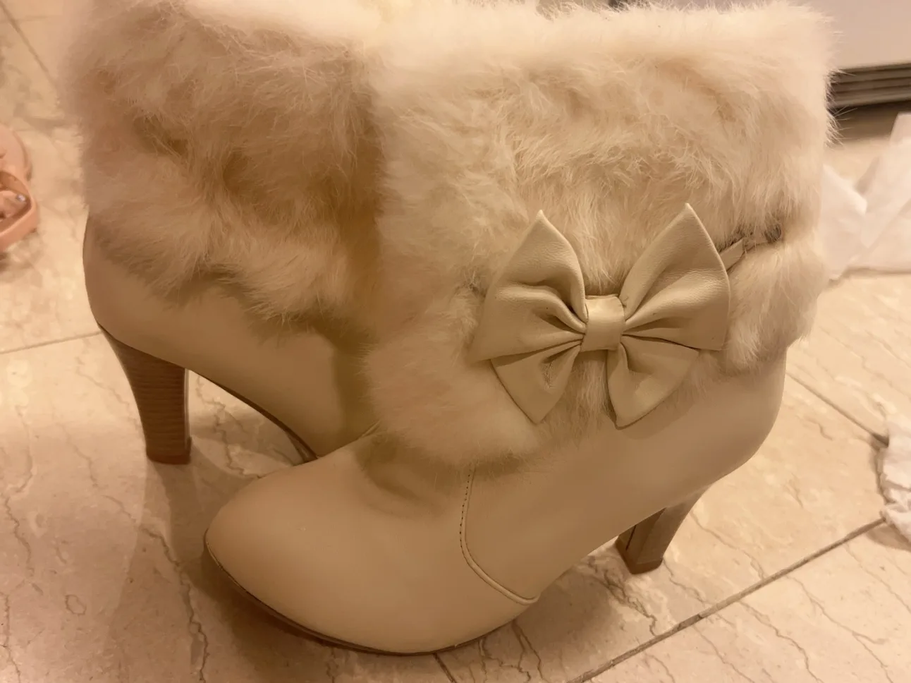 White Fur Trimmed Ankle Boots image indicator(5)