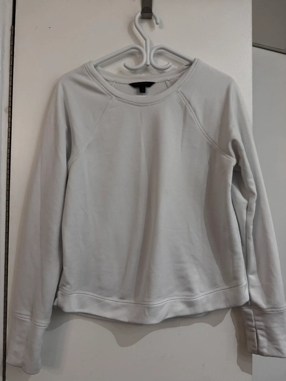 Banana Republic White Long Sleeve Crew Neck Sweatshirt thumbnail