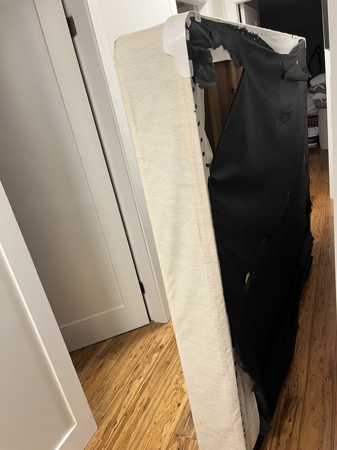 Queen sized box spring - photo 3