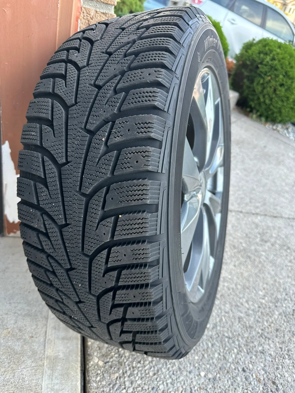 Set of 4 Winter Tires and Rims image indicator(4)