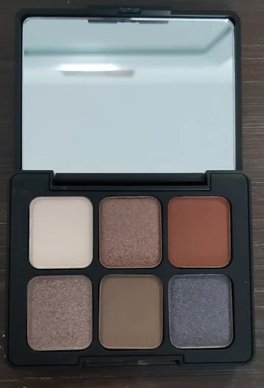 Make Up For Ever Eyeshadow Palette image indicator(2)