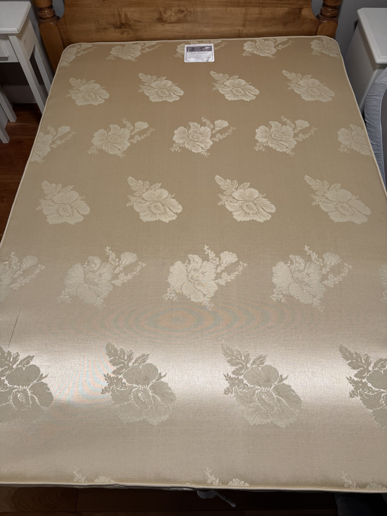 Sleep Country Double Mattress & Box Spring - photo 4