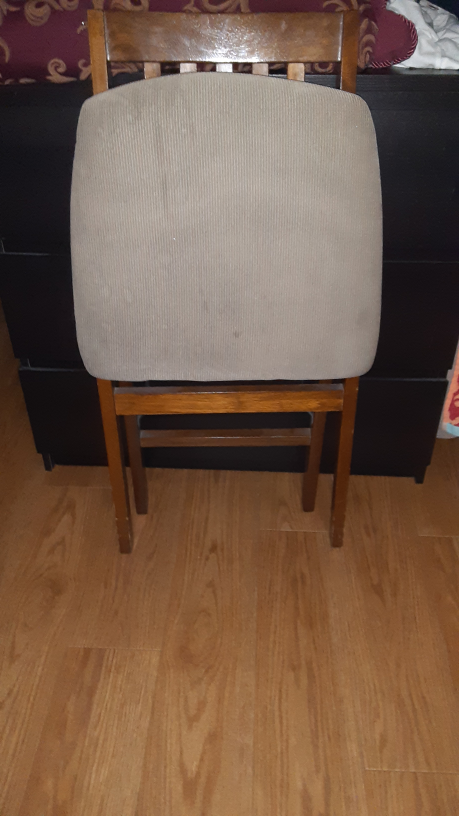 6 Folding Chairs 60.00