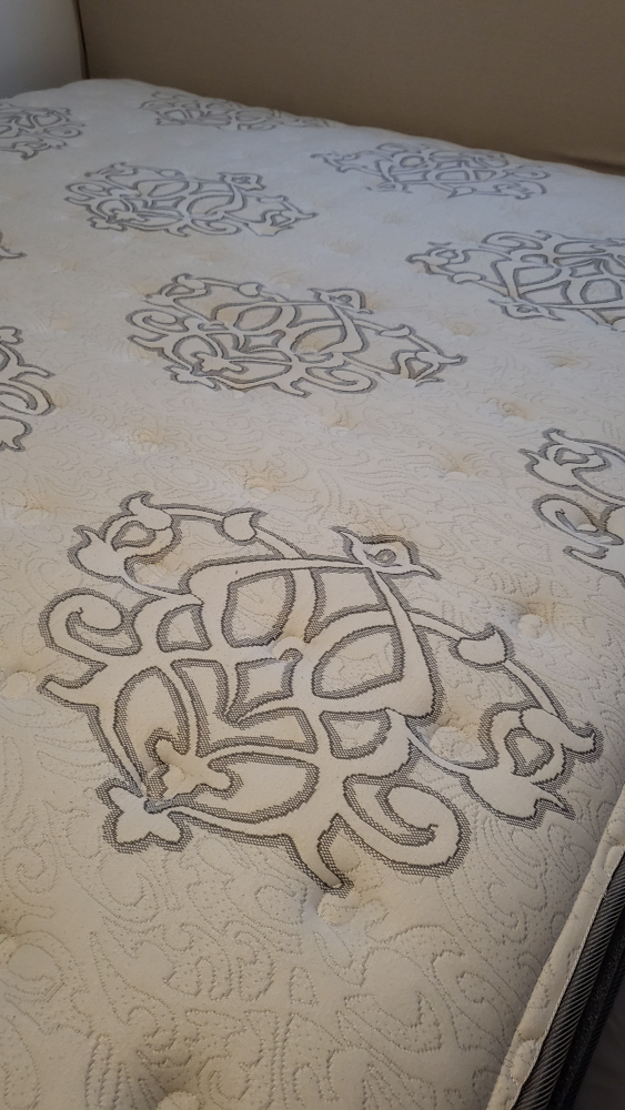Sealy Posturepedic Mattress - photo 4