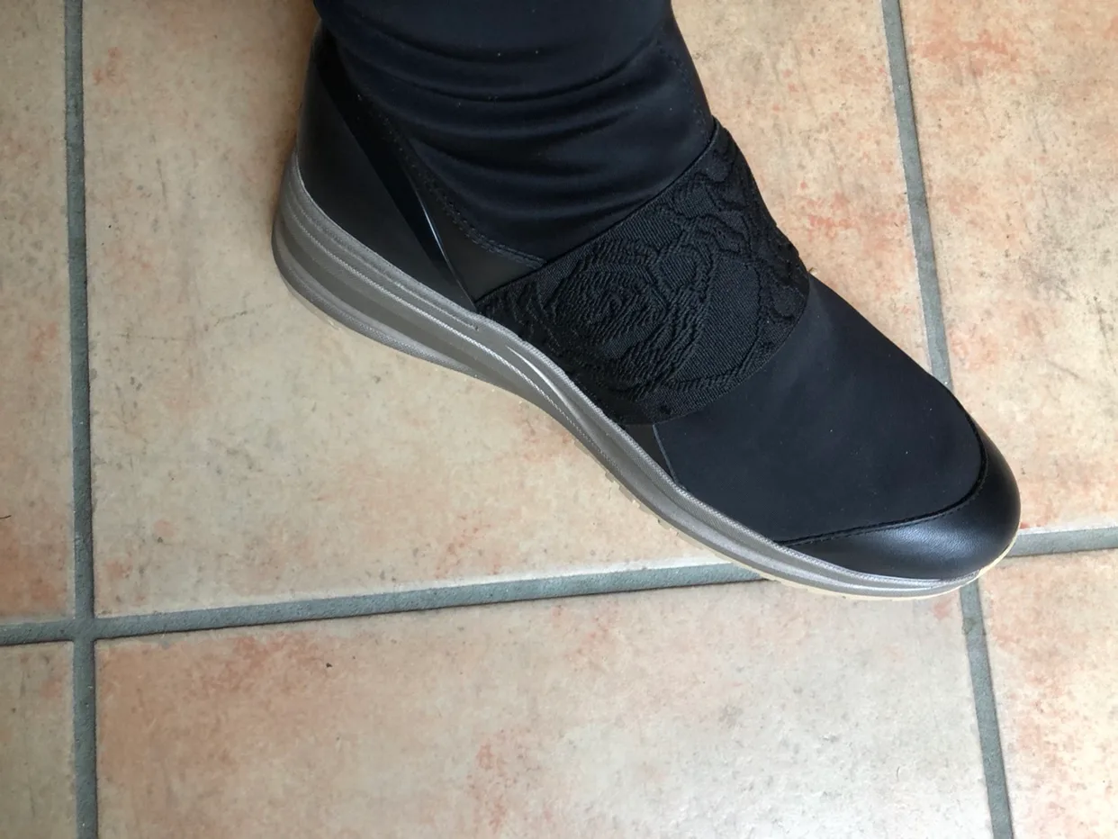 New Taryn Rose nylon booties Sz.9 image indicator(5)