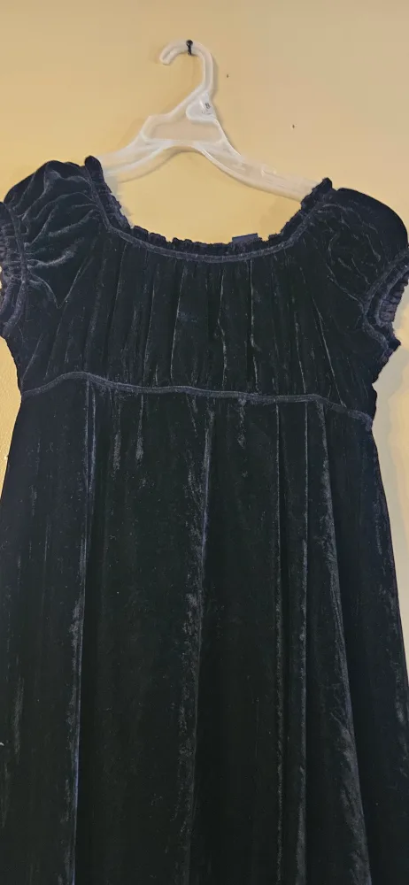 Gap Kids Black Velvet Dress Size 8 image indicator(4)