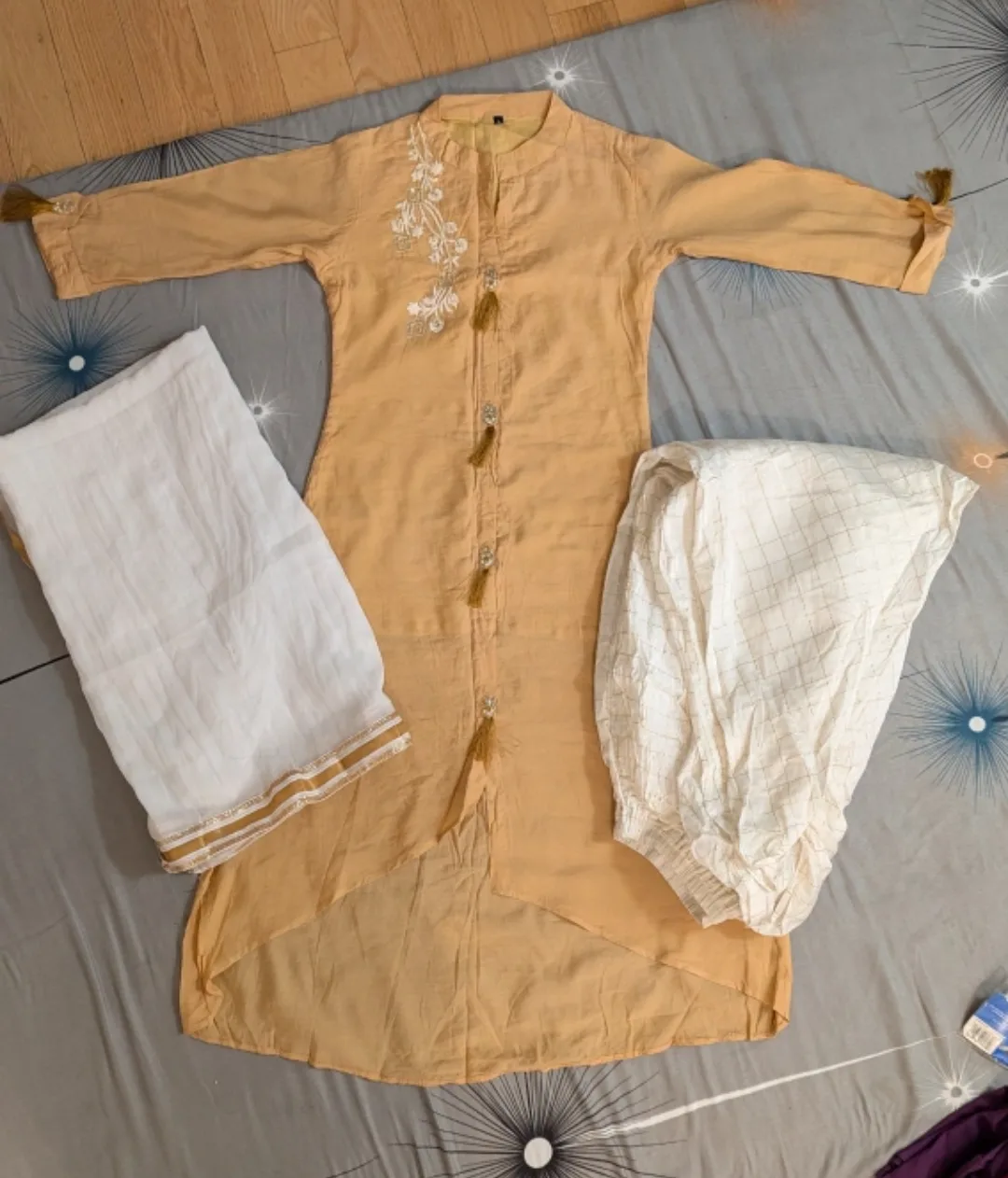 6 Salwar Kameez (Indian dress) image indicator(2)