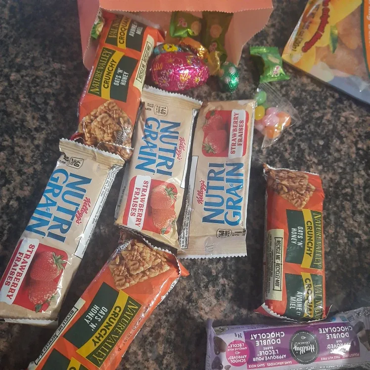 Dry mangoes & candy, bars image indicator(3)