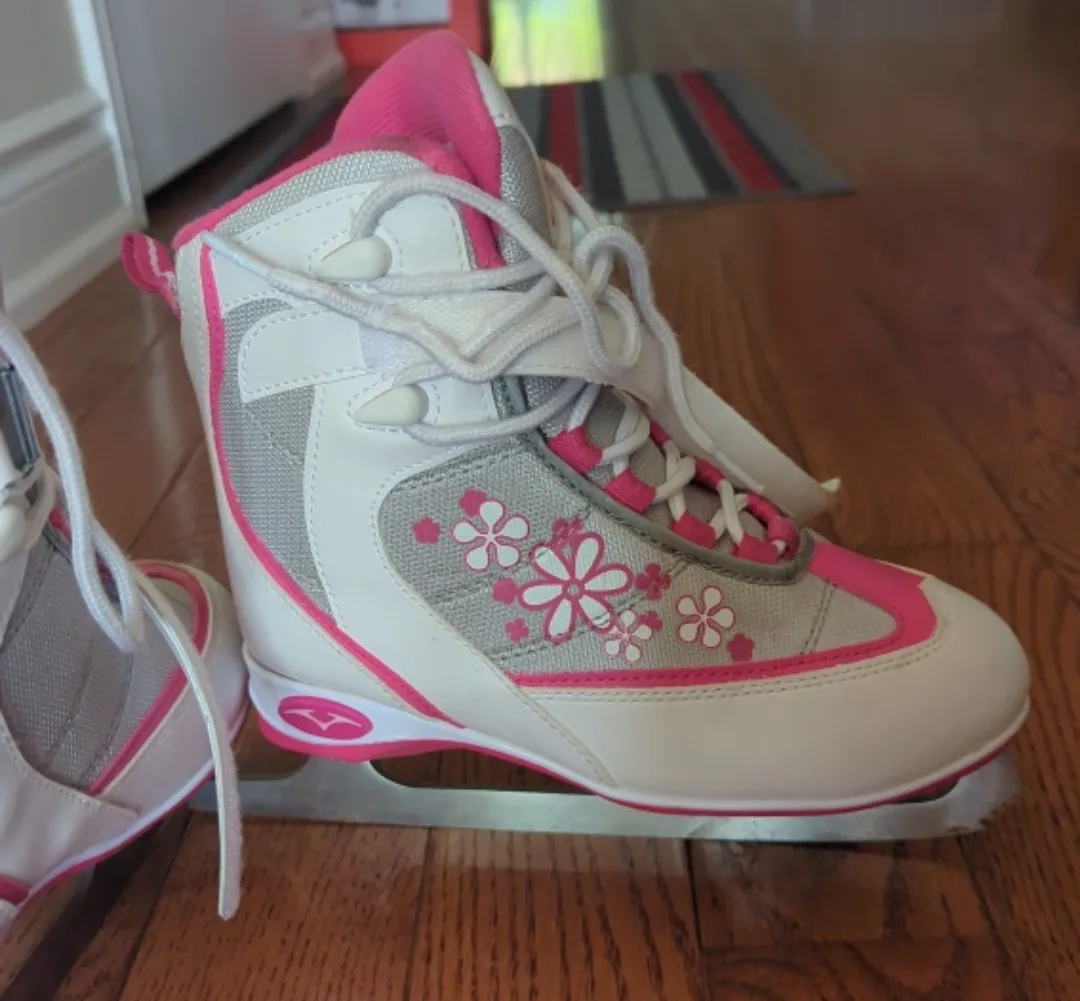 VIC Frost Recreational Ice Skates, Junior/Girls, White/Pink image indicator(3)