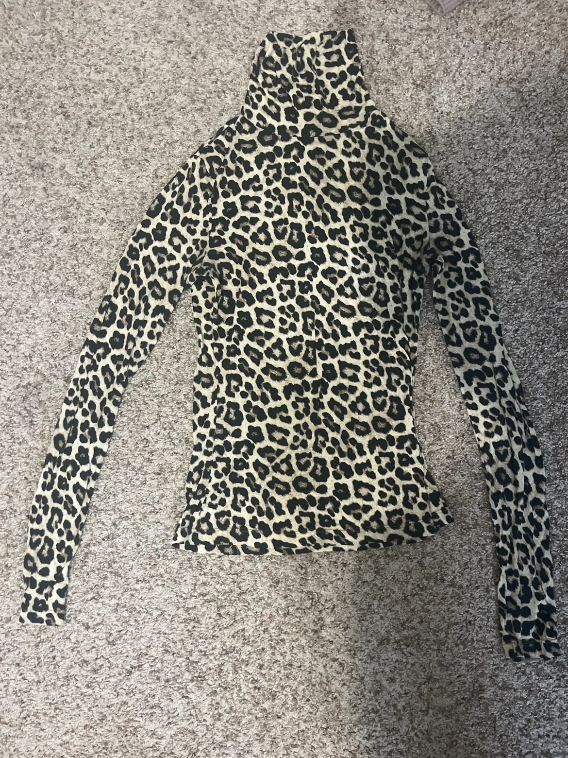 H&M Leopard Print Turtleneck thumbnail