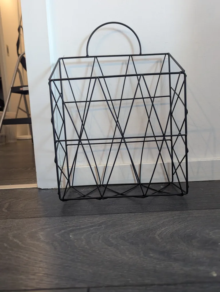 Black Wire Magazine Holder thumbnail