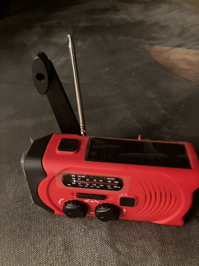 Hand and/or Solar Powered Radio/Flashlight