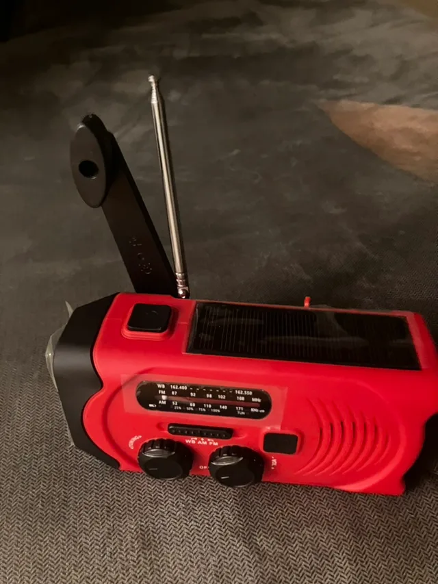 Hand and/or Solar Powered Radio/Flashlight thumbnail