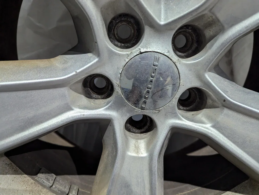 Pirelli P215/65R/17 Tires image indicator(2)