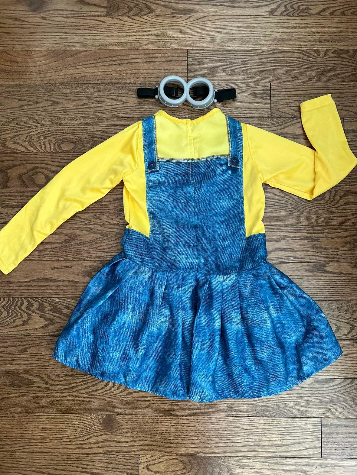 Minions costume size 6-8 image indicator(4)