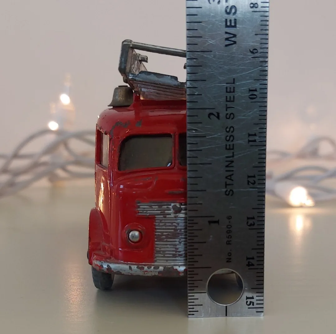 Vintage Matchbox Fire Engine with Ladder image indicator(9)