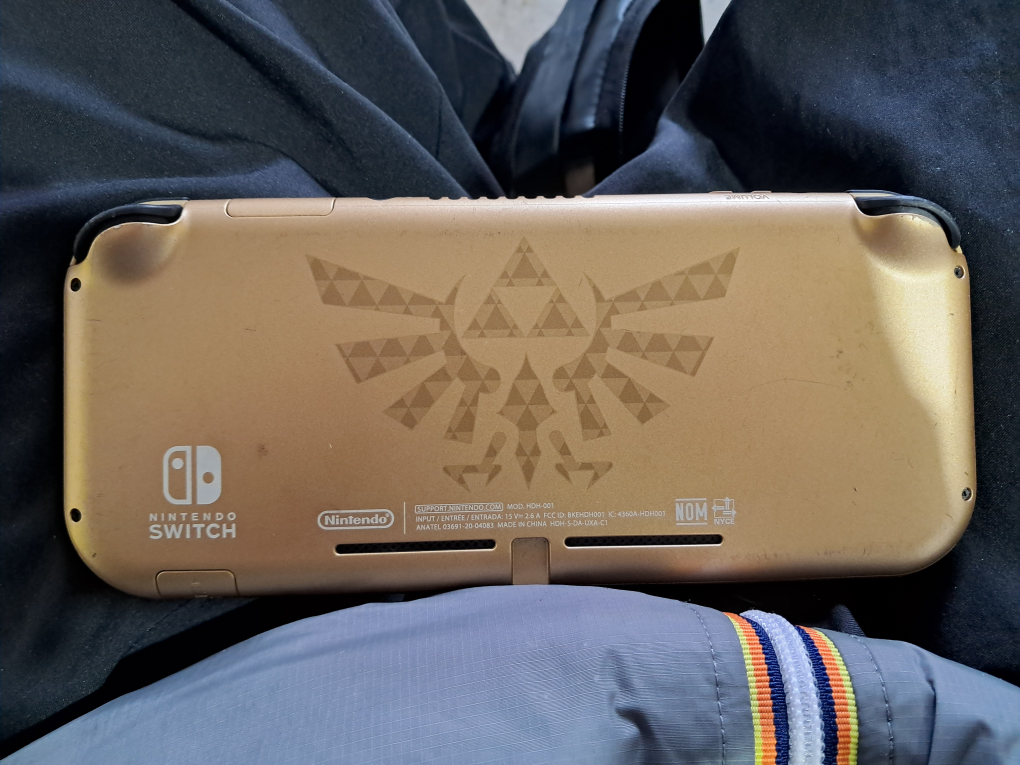 Nintendo Switch Lite - Gold - Zelda Edition - photo 2