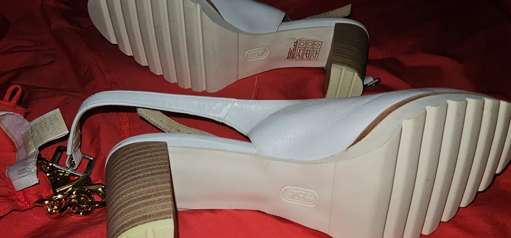 Gadea Ally White Leather Heels image indicator(2)