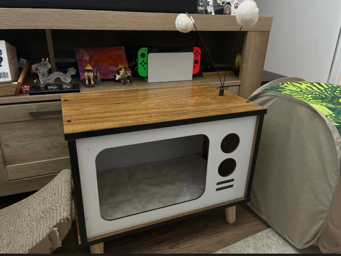 Retro TV Cat Bed thumbnail