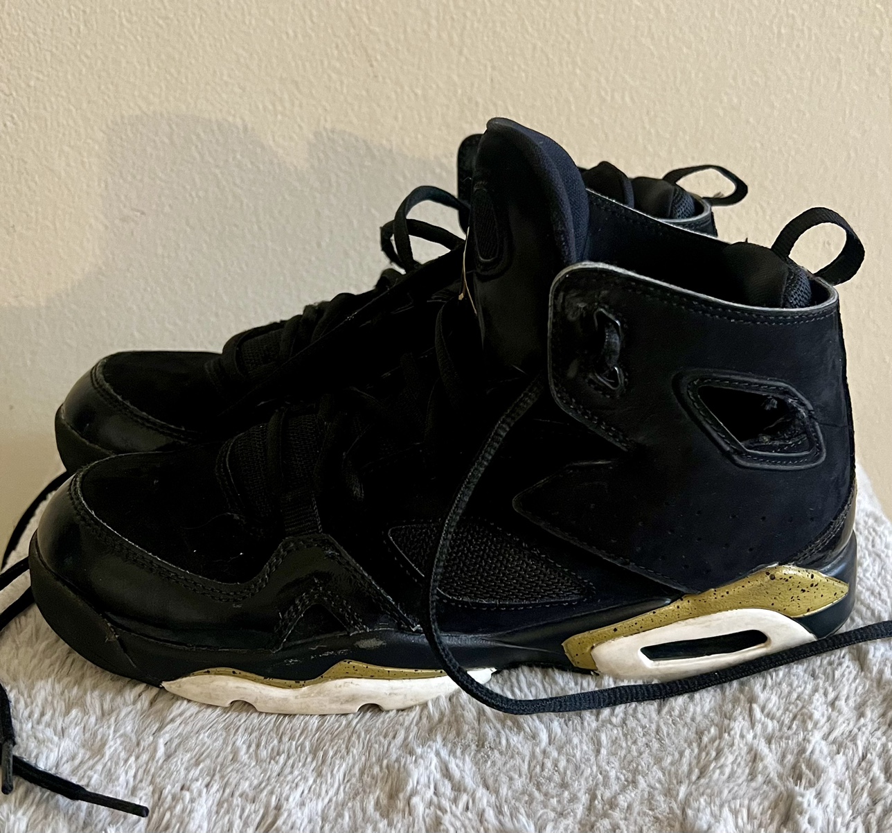 Air Jordan 6 Rings Black Gold Size 6 - photo 3