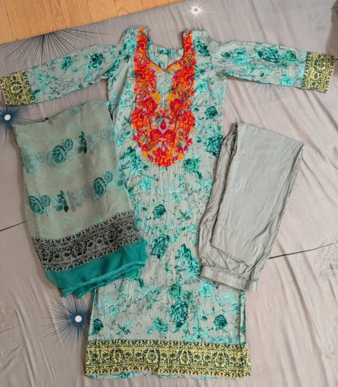 6 Salwar Kameez (Indian dress) image indicator(5)