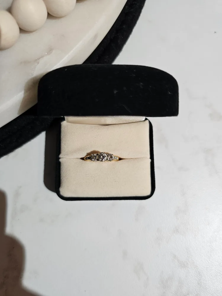 Past present and future diamond ring set image indicator(2)