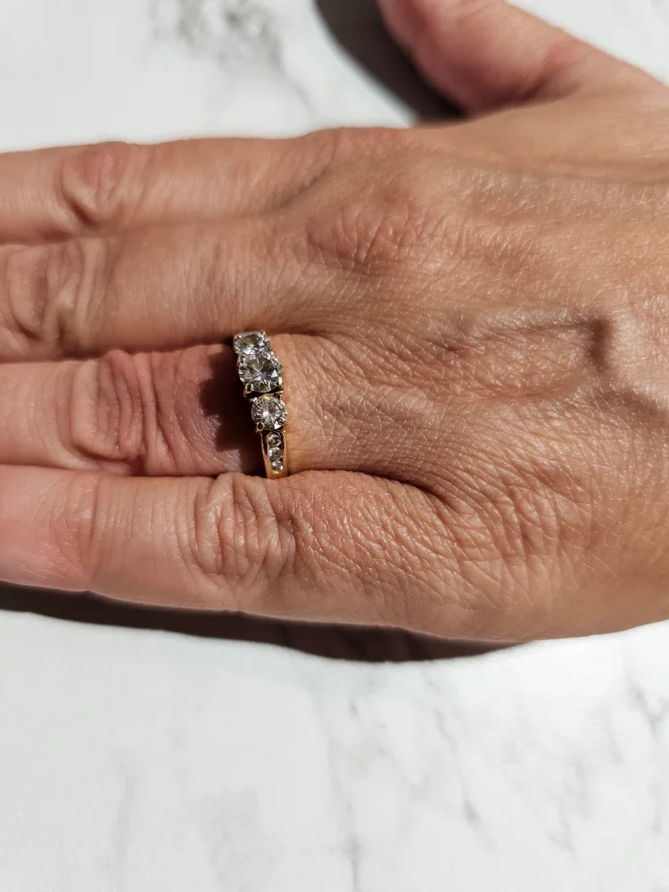 Past present and future diamond ring set image indicator(4)