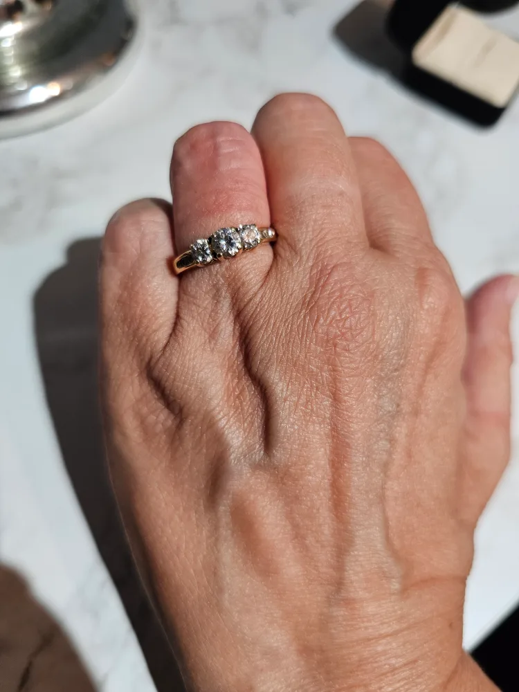 Past present and future diamond ring set image indicator(5)