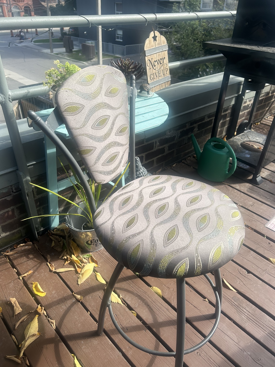 2 modern Bar Stools