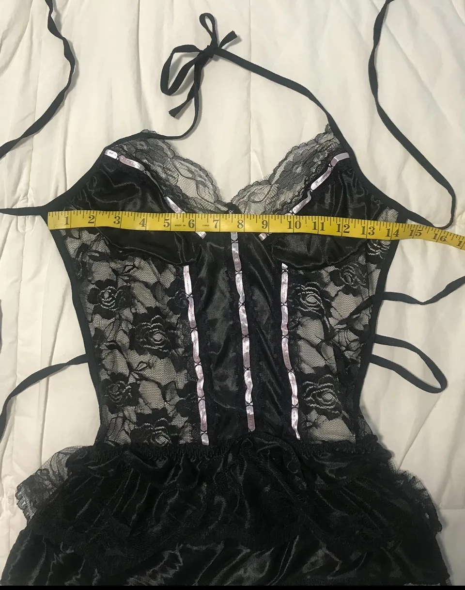 Black & White Frilly Lace Costumes image indicator(3)