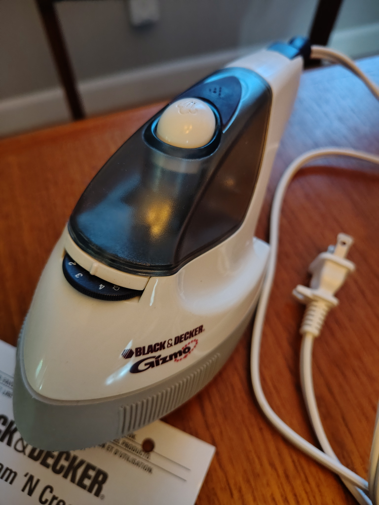 Black & Decker Gizmo Steam 'N Crease 3-in-1 Iron - photo 2