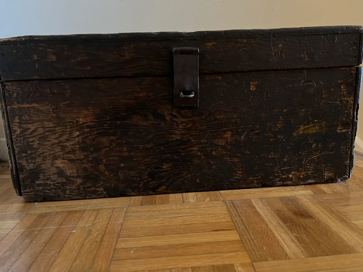 Antique Wooden Toolbox image indicator(2)