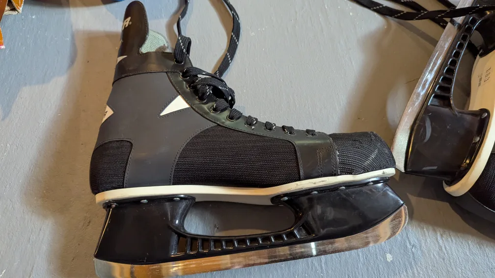 Bauer Air 30 Hockey Skates Size 7 Female Great Condition image indicator(3)