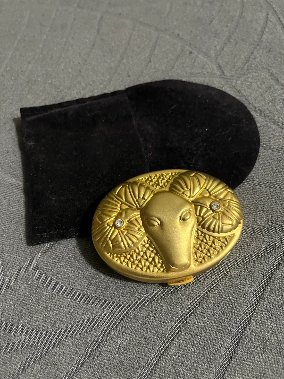 Estee Lauder Ram Head Zodiac Aries Powder Compact image indicator(2)