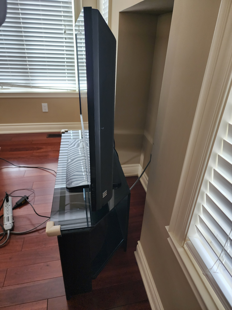Samsung 46" HDTV LCD TV & TV Stand - photo 2