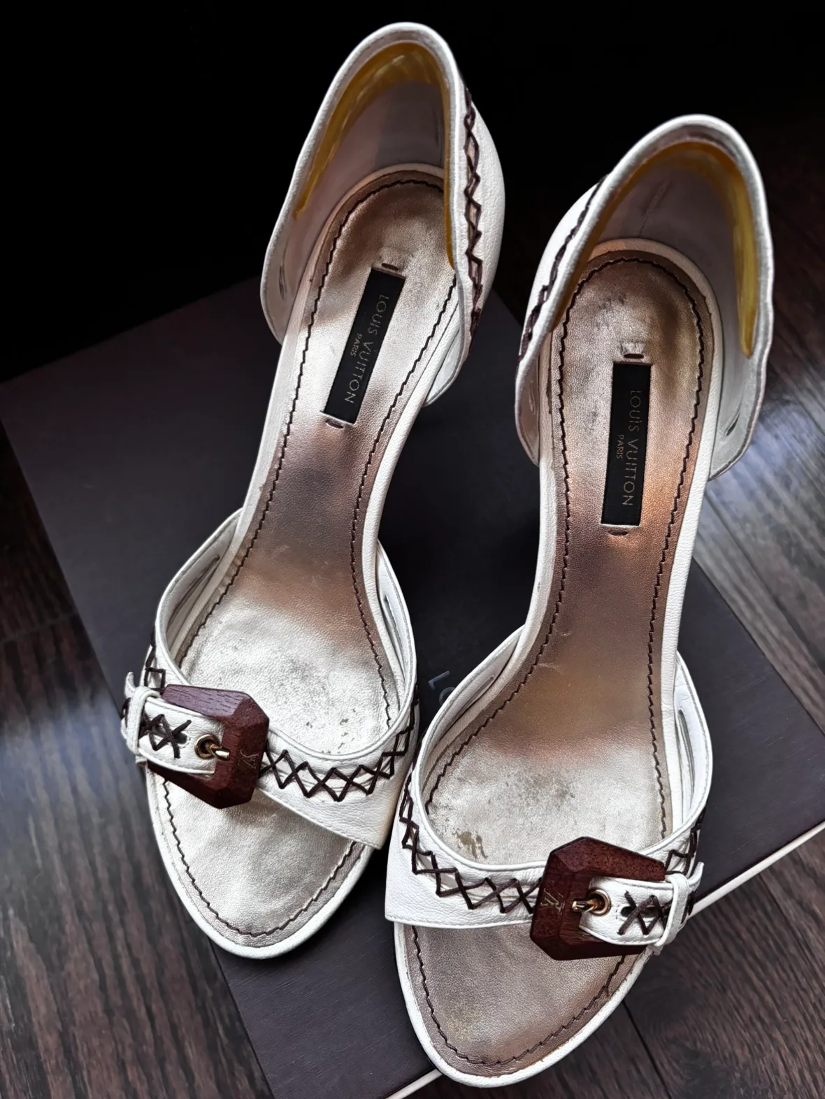 Louis Vuitton White Leather Heels image indicator(8)